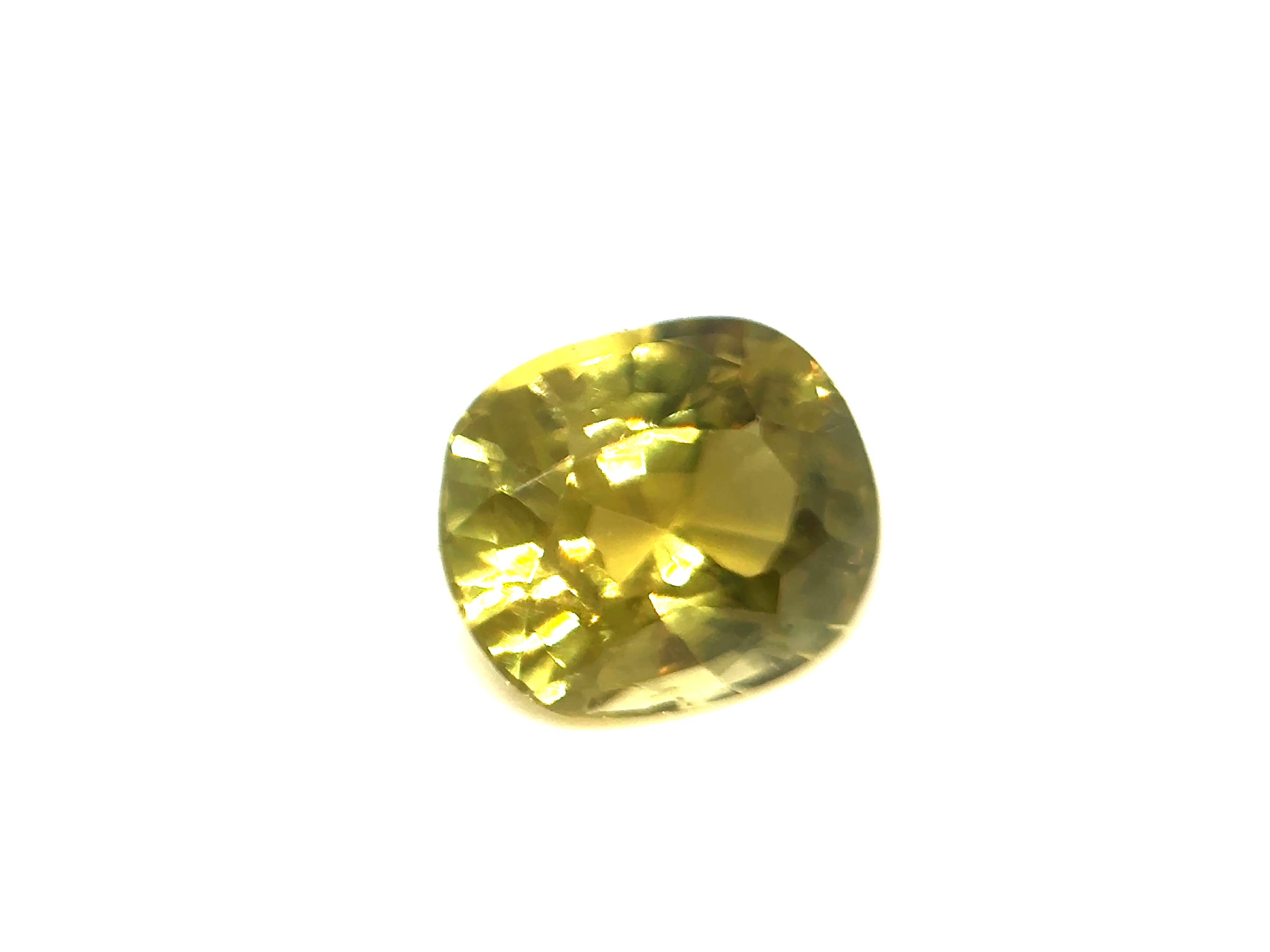 1.31ct Light Goldenrod Yellow Alexandrite VVS Cushion Shape (6.91x5.8x4.09 mm) Unheated gemstone from Sri Lanka