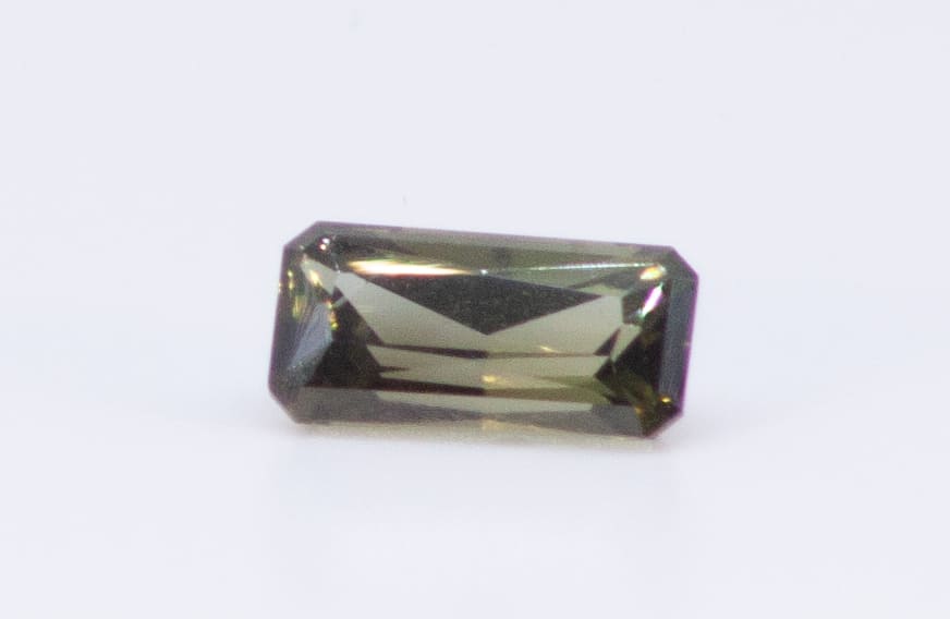 2.5ct Dark Green Garnet VVS Oval Shape (9.6x4.8x4.2 mm) Unheated gemstone from Sri Lanka