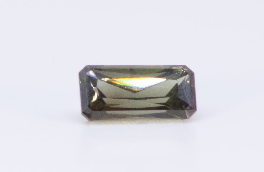 2.5ct Dark Green Garnet VVS Oval Shape (9.6x4.8x4.2 mm) Unheated gemstone from Sri Lanka