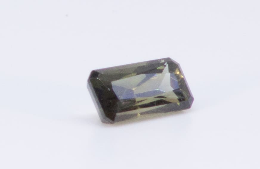 2.5ct Dark Green Garnet VVS Oval Shape (9.6x4.8x4.2 mm) Unheated gemstone from Sri Lanka