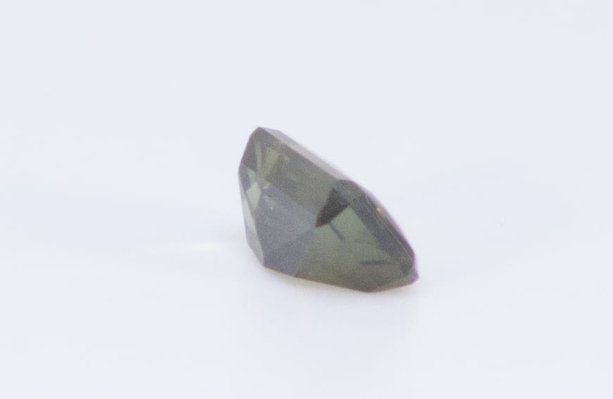 2.5ct Dark Green Garnet VVS Oval Shape (9.6x4.8x4.2 mm) Unheated gemstone from Sri Lanka