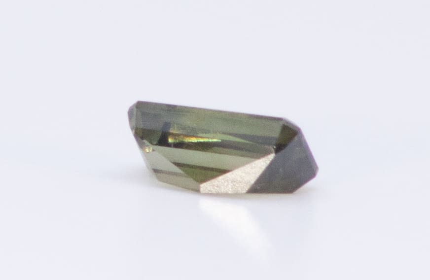 2.5ct Dark Green Garnet VVS Oval Shape (9.6x4.8x4.2 mm) Unheated gemstone from Sri Lanka