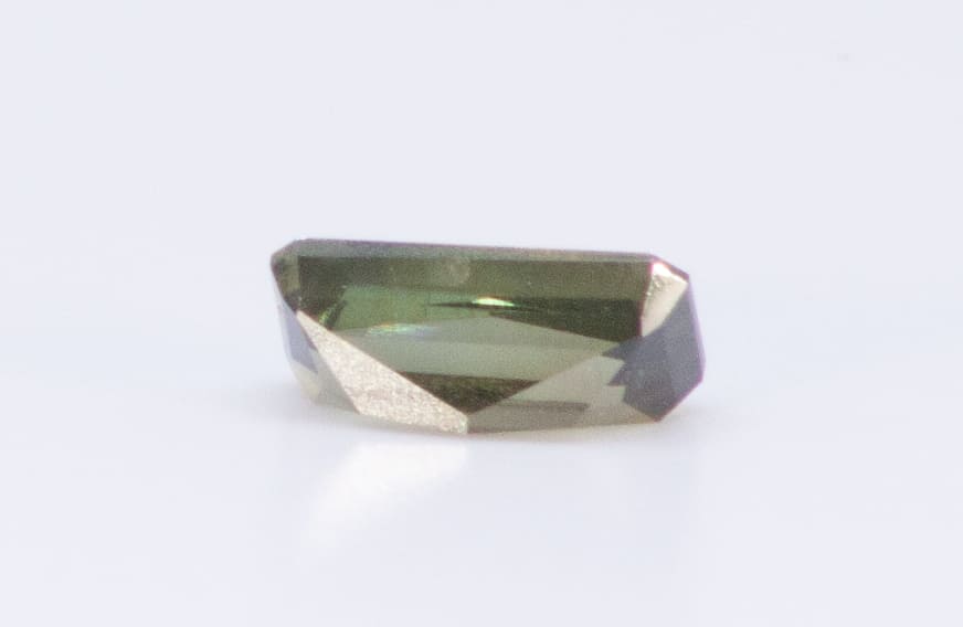 2.5ct Dark Green Garnet VVS Oval Shape (9.6x4.8x4.2 mm) Unheated gemstone from Sri Lanka