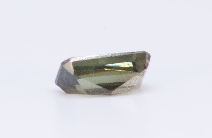 2.5ct Dark Green Garnet VVS Oval Shape (9.6x4.8x4.2 mm) Unheated gemstone from Sri Lanka