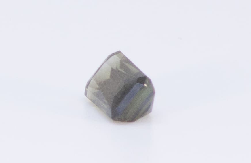 2.5ct Dark Green Garnet VVS Oval Shape (9.6x4.8x4.2 mm) Unheated gemstone from Sri Lanka