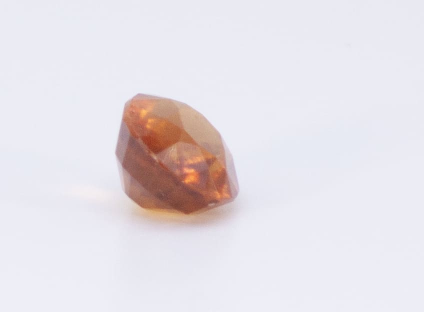 3ct Orange Citrine VVS Oval Shape (9.4x7.3x5 mm) Unheated gemstone from Sri Lanka