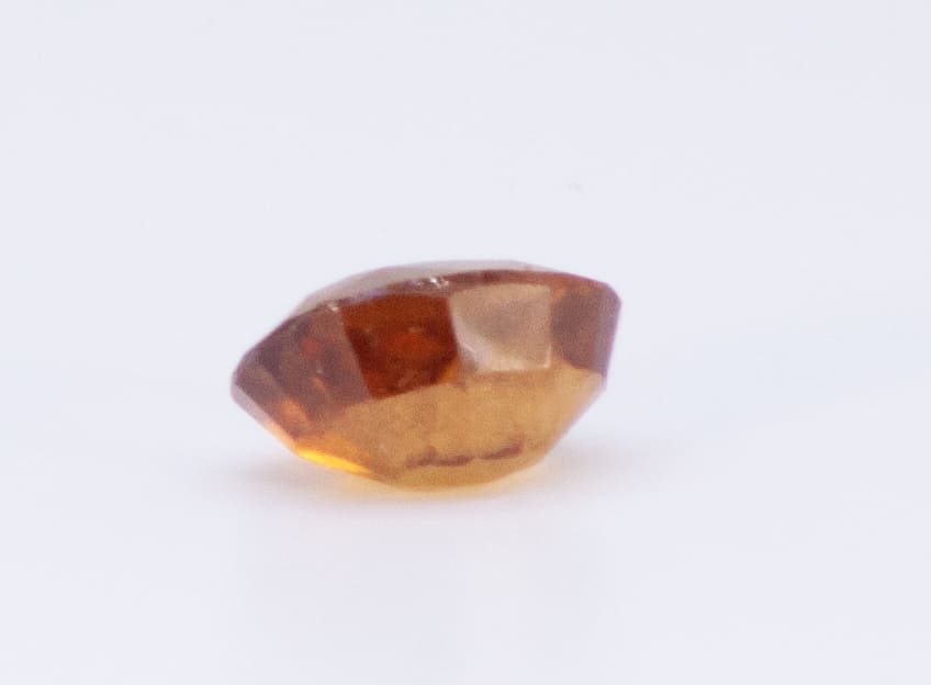 3ct Orange Citrine VVS Oval Shape (9.4x7.3x5 mm) Unheated gemstone from Sri Lanka