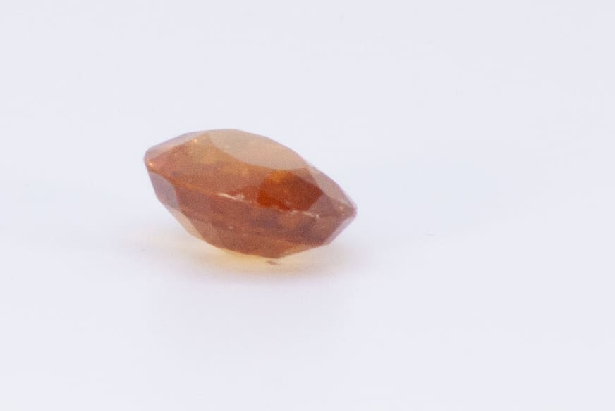 2ct Orange Citrine VVS Oval Shape (8.8x7.3x3.9 mm) Unheated gemstone from Sri Lanka