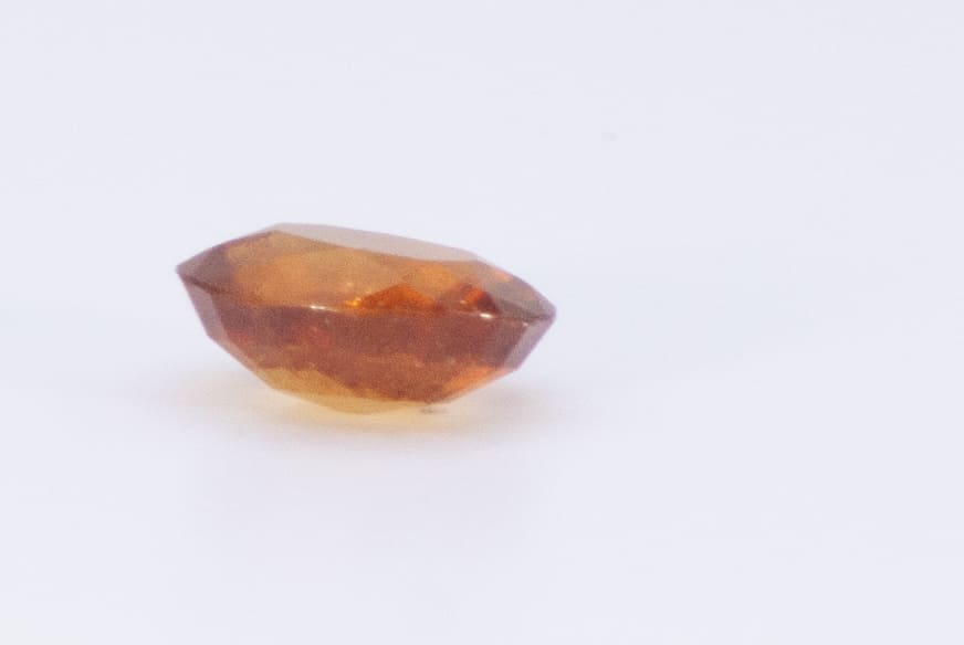 2ct Orange Citrine VVS Oval Shape (8.8x7.3x3.9 mm) Unheated gemstone from Sri Lanka