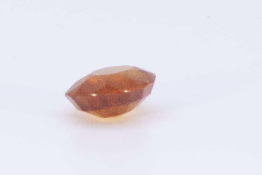 2ct Orange Citrine VVS Oval Shape (8.8x7.3x3.9 mm) Unheated gemstone from Sri Lanka