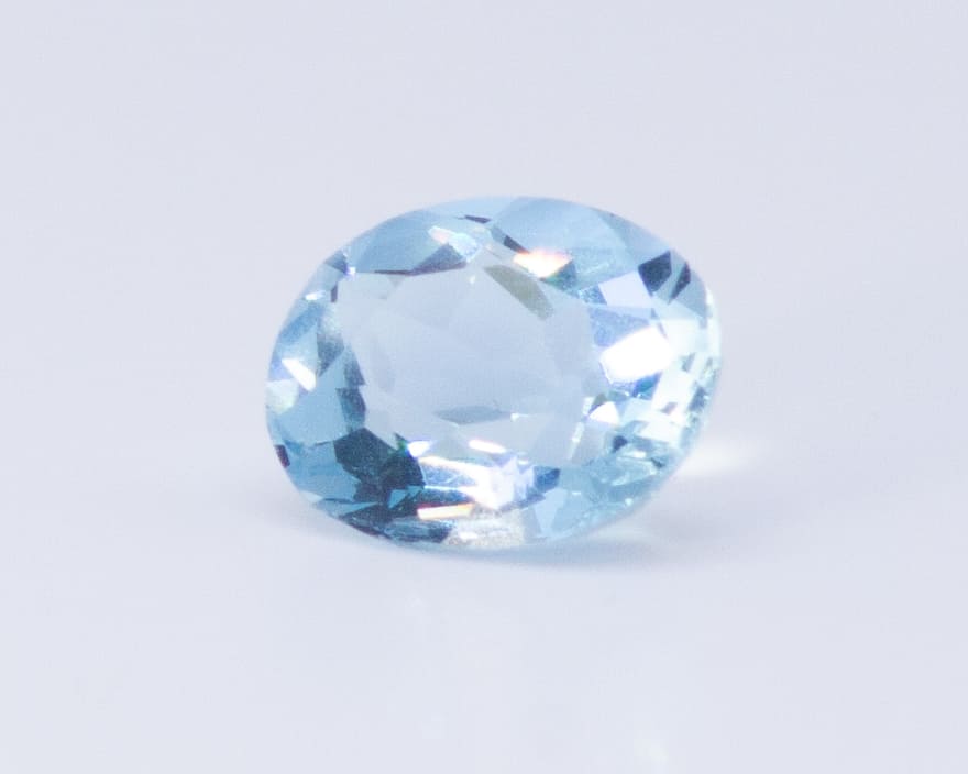 3ct Light Blue Topaz VVS Oval Shape (10.8x9x6.2 mm) Unheated gemstone from Sri Lanka