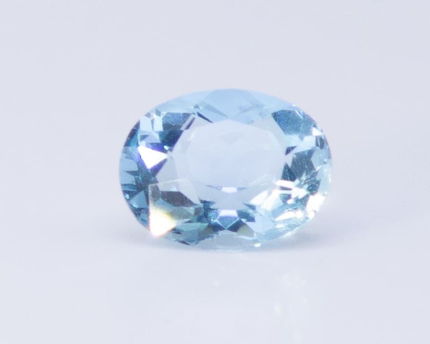 3ct Light Blue Topaz VVS Oval Shape (10.8x9x6.2 mm) Unheated gemstone from Sri Lanka