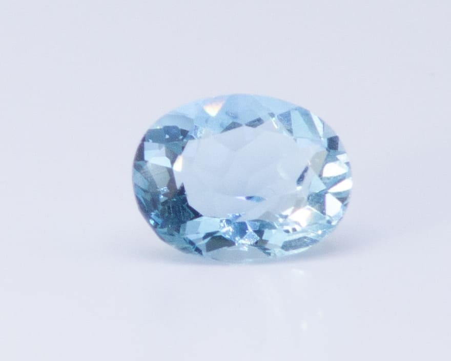 3ct Light Blue Topaz VVS Oval Shape (10.8x9x6.2 mm) Unheated gemstone from Sri Lanka