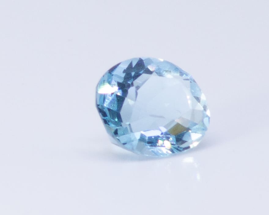 3ct Light Blue Topaz VVS Oval Shape (10.8x9x6.2 mm) Unheated gemstone from Sri Lanka