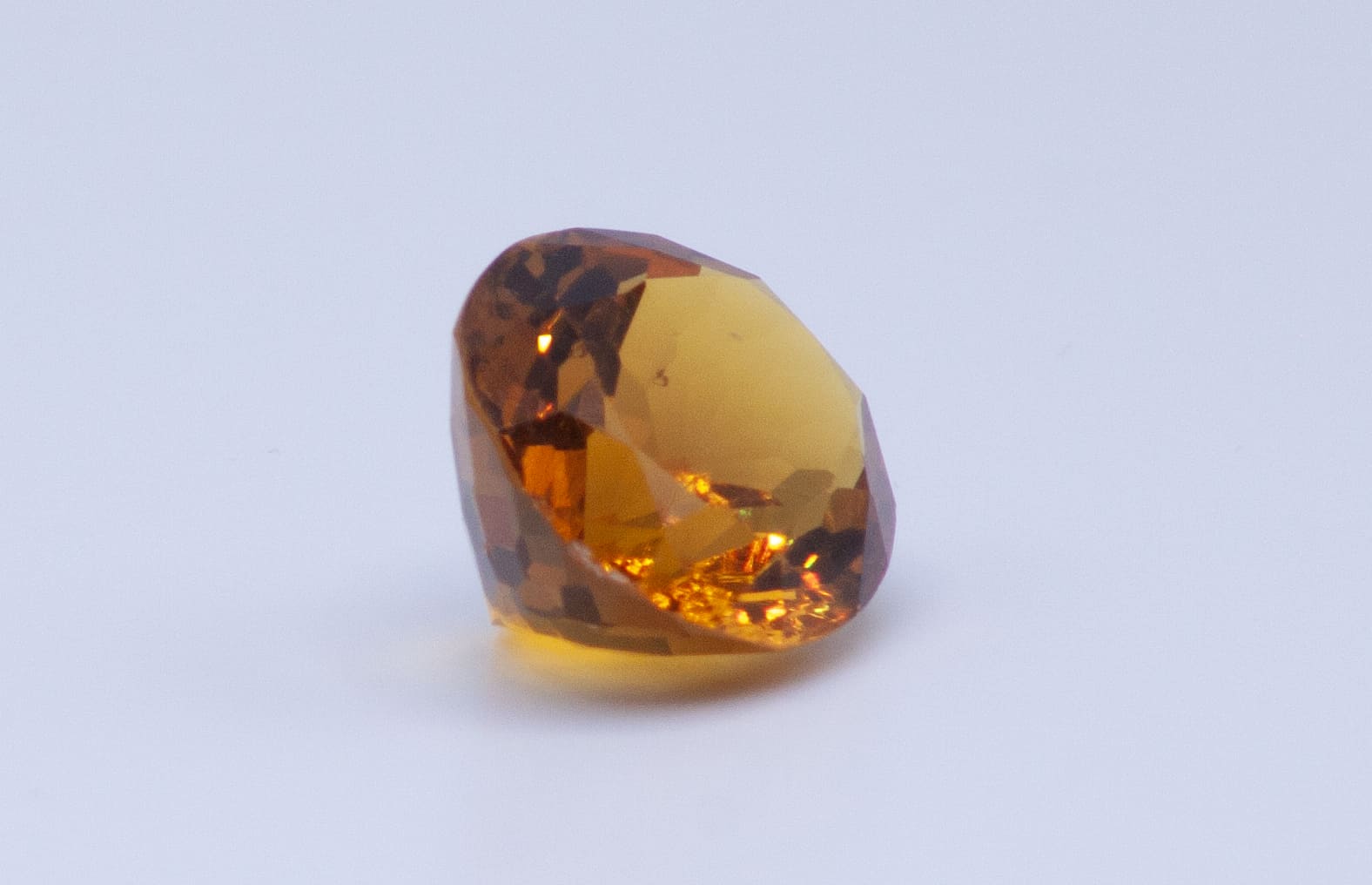 14ct Orange Garnet VVS Oval Shape (18.9x14.5x10.2 mm) Unheated gemstone from Sri Lanka