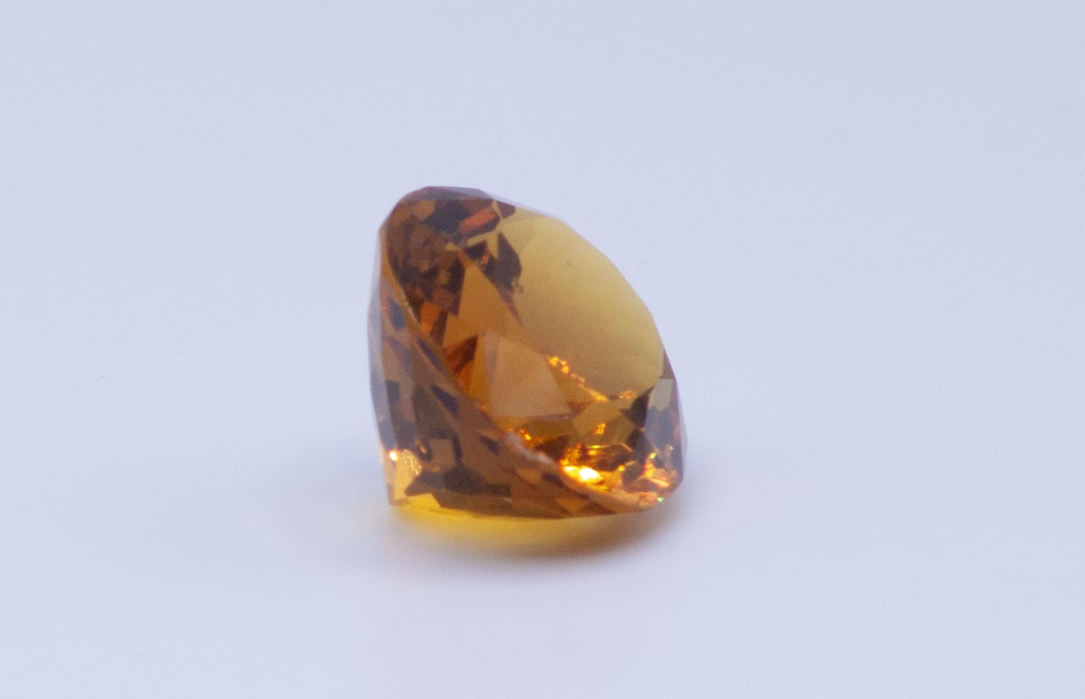 14ct Orange Garnet VVS Oval Shape (18.9x14.5x10.2 mm) Unheated gemstone from Sri Lanka