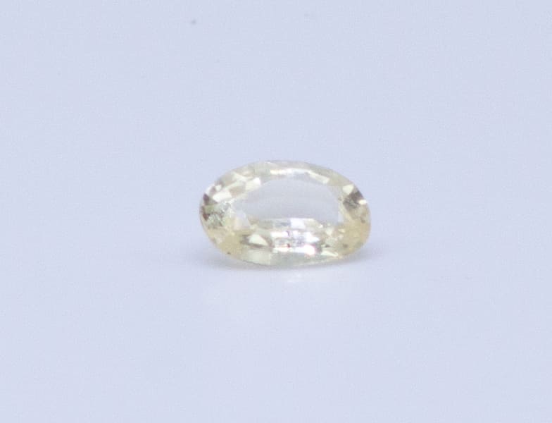 0.7ct Yellow Sapphire SI1 Oval Shape (6.2x4.5x2.6 mm) Unheated gemstone from Sri Lanka