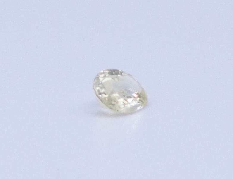 0.7ct Yellow Sapphire SI1 Oval Shape (6.2x4.5x2.6 mm) Unheated gemstone from Sri Lanka