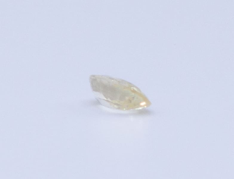 0.7ct Yellow Sapphire SI1 Oval Shape (6.2x4.5x2.6 mm) Unheated gemstone from Sri Lanka