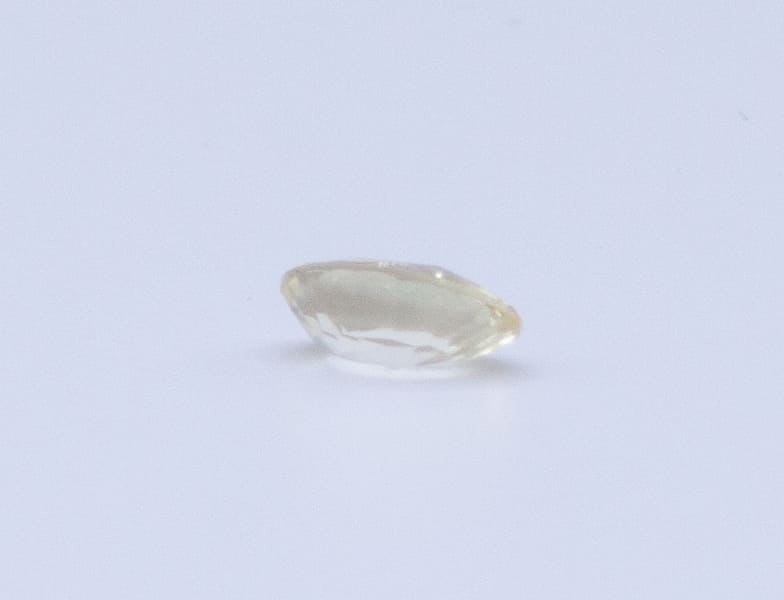 0.7ct Yellow Sapphire SI1 Oval Shape (6.2x4.5x2.6 mm) Unheated gemstone from Sri Lanka