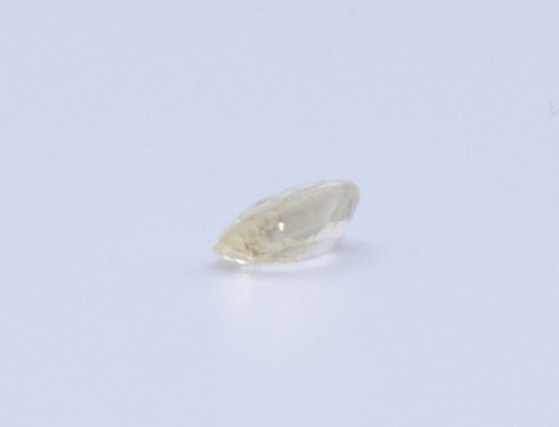 0.7ct Yellow Sapphire SI1 Oval Shape (6.2x4.5x2.6 mm) Unheated gemstone from Sri Lanka