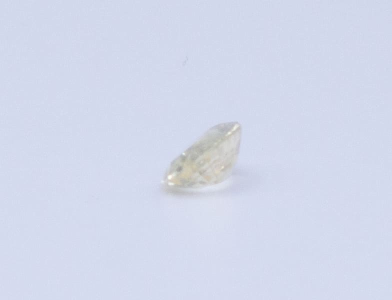 0.7ct Yellow Sapphire SI1 Oval Shape (6.2x4.5x2.6 mm) Unheated gemstone from Sri Lanka