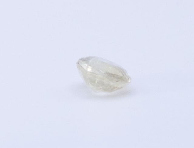 0.6ct Yellow Sapphire Feather Oval Shape (5.8x4.5x2.7 mm) Unheated gemstone from Sri Lanka