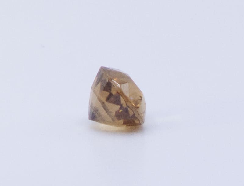 2ct Honey Chrysoberyl SI1 Oval Shape (7.2x5.7x4.8 mm) Unheated gemstone from Sri Lanka