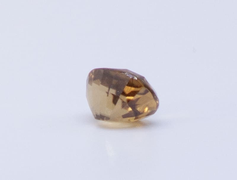 2ct Honey Chrysoberyl SI1 Oval Shape (7.2x5.7x4.8 mm) Unheated gemstone from Sri Lanka