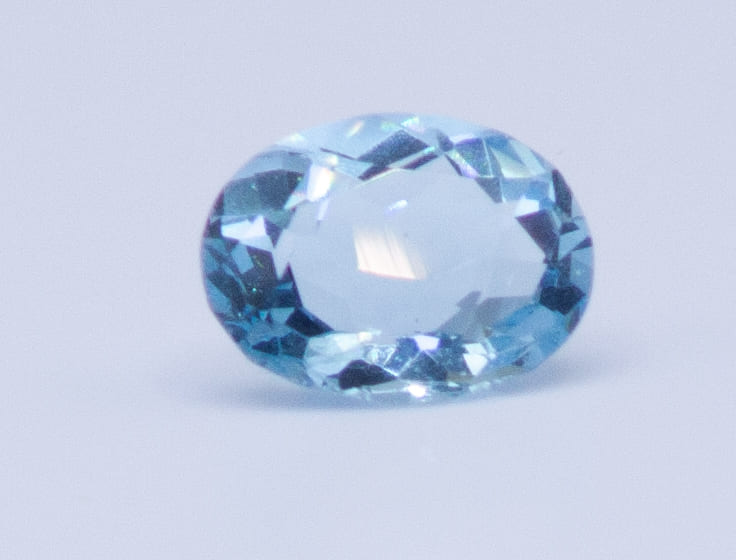 2.5ct Light Blue Topaz VVS Oval Shape (10x8.1x5.8 mm) Unheated gemstone from Sri Lanka