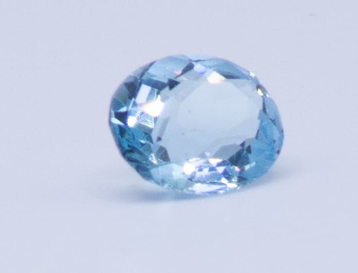 2.5ct Light Blue Topaz VVS Oval Shape (10x8.1x5.8 mm) Unheated gemstone from Sri Lanka