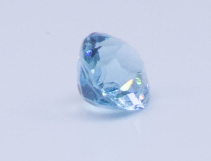 2.5ct Light Blue Topaz VVS Oval Shape (10x8.1x5.8 mm) Unheated gemstone from Sri Lanka