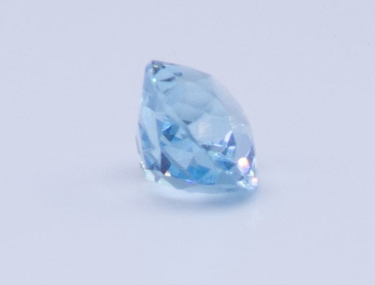 2.5ct Light Blue Topaz VVS Oval Shape (10x8.1x5.8 mm) Unheated gemstone from Sri Lanka