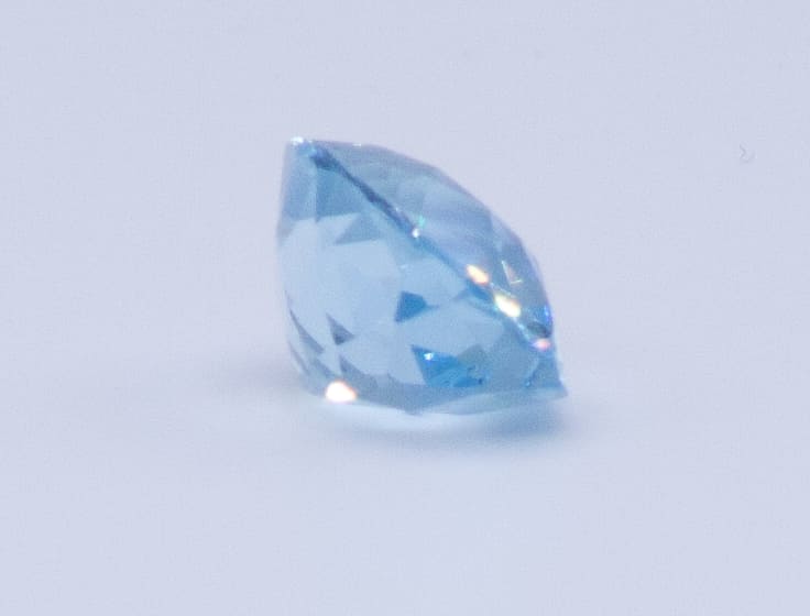 2.5ct Light Blue Topaz VVS Oval Shape (10x8.1x5.8 mm) Unheated gemstone from Sri Lanka