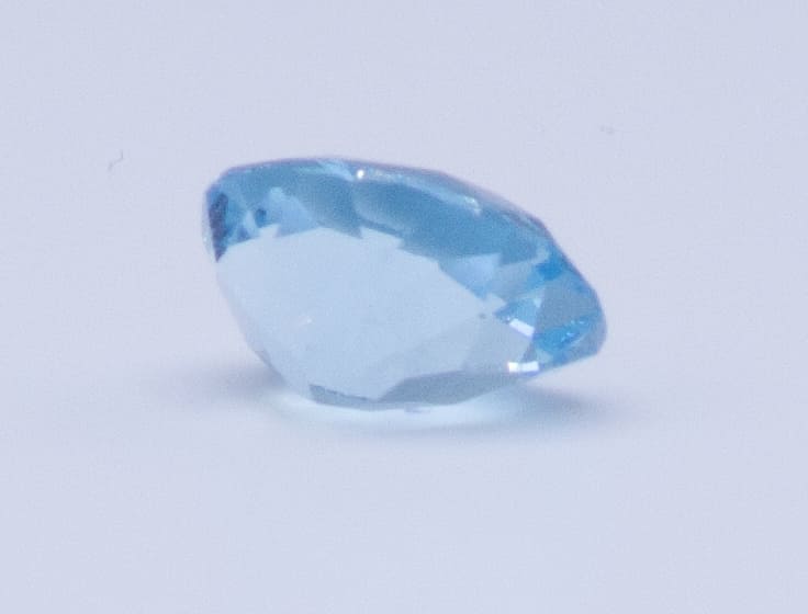 2.5ct Light Blue Topaz VVS Oval Shape (10x8.1x5.8 mm) Unheated gemstone from Sri Lanka