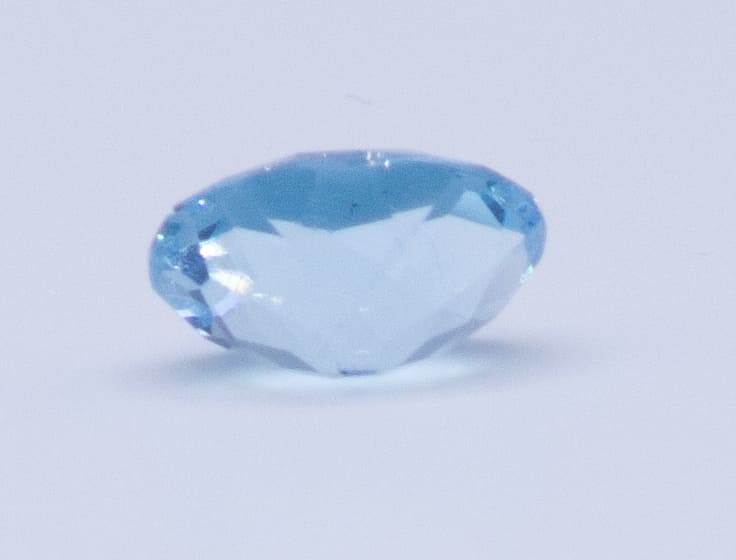 2.5ct Light Blue Topaz VVS Oval Shape (10x8.1x5.8 mm) Unheated gemstone from Sri Lanka