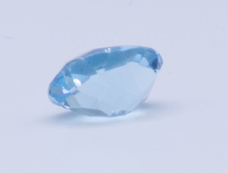 2.5ct Light Blue Topaz VVS Oval Shape (10x8.1x5.8 mm) Unheated gemstone from Sri Lanka