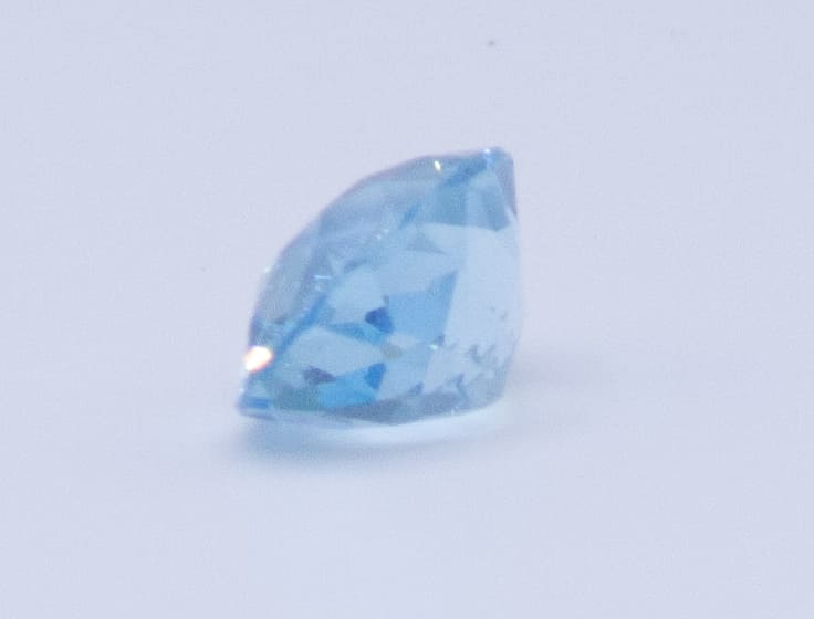 2.5ct Light Blue Topaz VVS Oval Shape (10x8.1x5.8 mm) Unheated gemstone from Sri Lanka