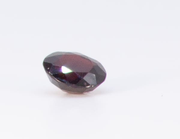 3ct Red Garnet VVS Oval Shape (8.9x8.2x4.7 mm) Unheated gemstone from Sri Lanka