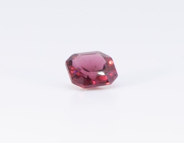 1.5ct Deep Pink Tourmaline VVS Princess Shape (6.9x6.9x4 mm) Unheated gemstone from Sri Lanka