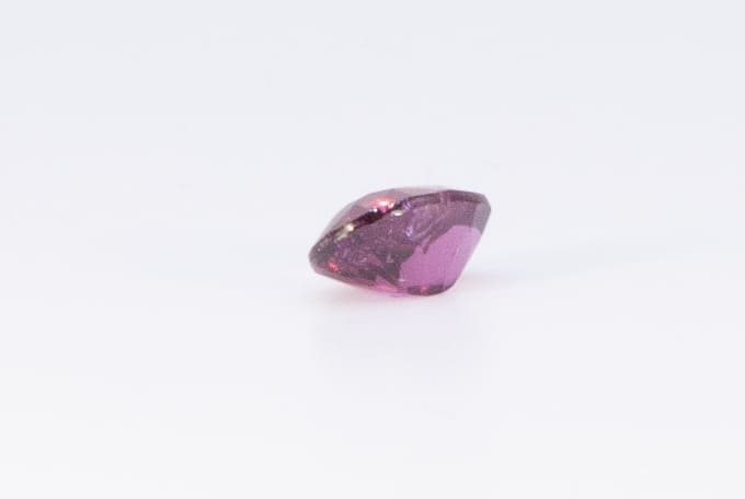 1.5ct Pink Tourmaline VVS Oval Shape (8.2x6.1x4.2 mm) Unheated gemstone from Sri Lanka