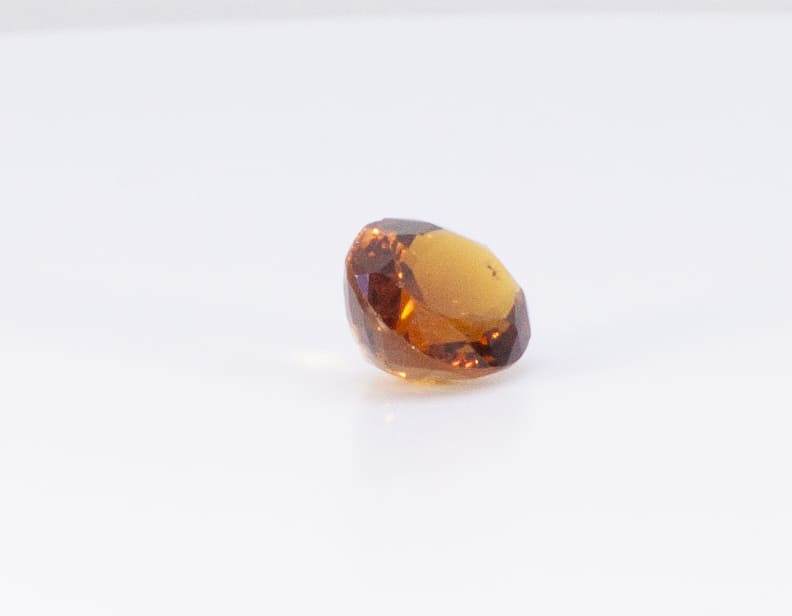 2.5ct Orange Garnet VVS Oval Shape (10.7x8.1x5.6 mm) Unheated gemstone from Sri Lanka