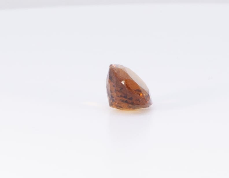 2.5ct Orange Garnet VVS Oval Shape (10.7x8.1x5.6 mm) Unheated gemstone from Sri Lanka