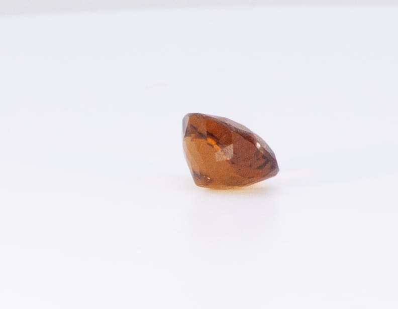 2.5ct Orange Garnet VVS Oval Shape (10.7x8.1x5.6 mm) Unheated gemstone from Sri Lanka