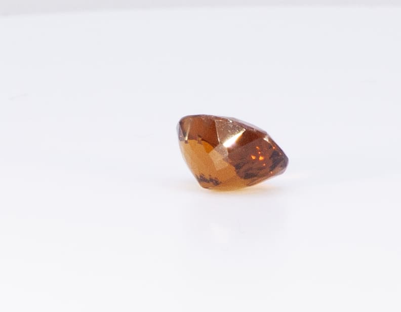 2.5ct Orange Garnet VVS Oval Shape (10.7x8.1x5.6 mm) Unheated gemstone from Sri Lanka