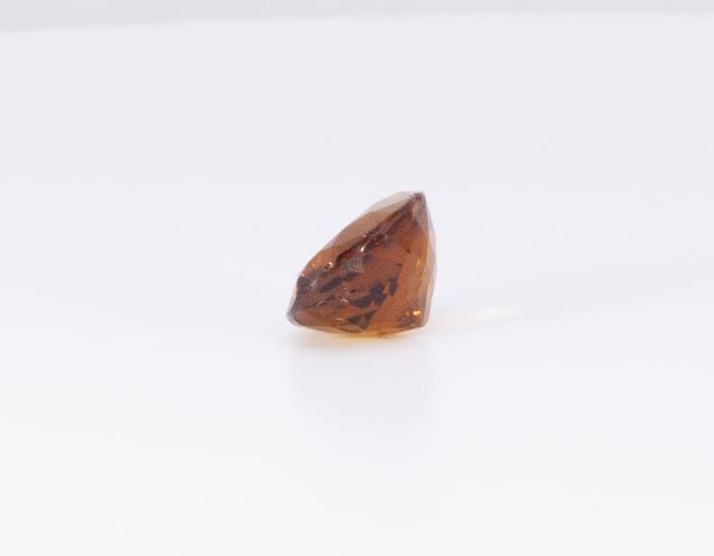 2.5ct Orange Garnet VVS Oval Shape (10.7x8.1x5.6 mm) Unheated gemstone from Sri Lanka