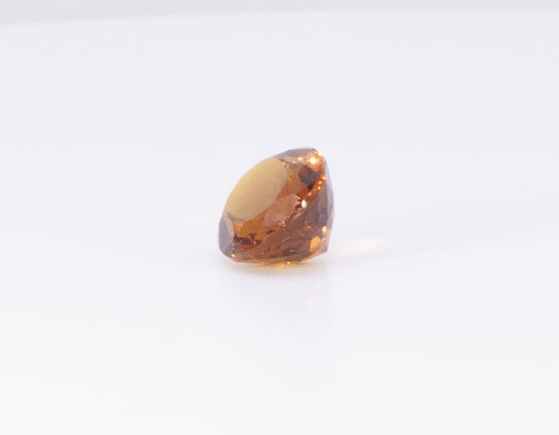 2.5ct Orange Garnet VVS Oval Shape (10.7x8.1x5.6 mm) Unheated gemstone from Sri Lanka