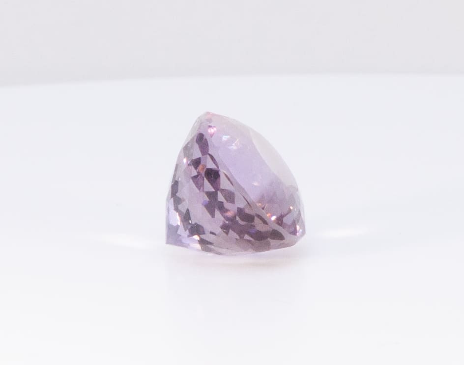 16ct Purple Amethyst VVS Oval Shape (18.6x13x11.7 mm) Unheated gemstone from Sri Lanka