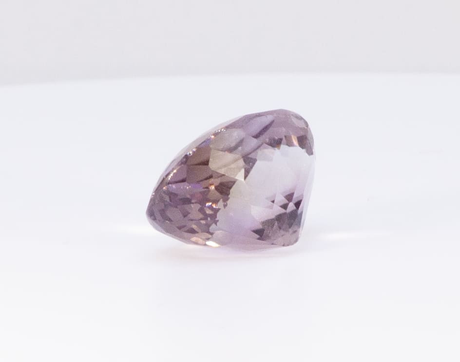 16ct Purple Amethyst VVS Oval Shape (18.6x13x11.7 mm) Unheated gemstone from Sri Lanka