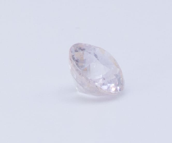 2ct White Sapphire VVS Oval Shape (7.2x6.5x4.7 mm) Unheated gemstone from Sri Lanka